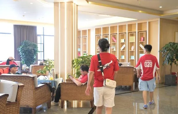 五一消费热观察⑧｜火！“金牌球市”叠加五一假期，商家直呼忙不过来相关图二