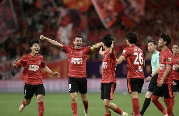 成都蓉城2-1击败浙江 继续领跑中超积分榜