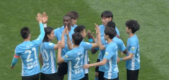 0-2，大连英博主场金身告破，隋维杰扑点救赎 国安19场不败创纪录相关图二