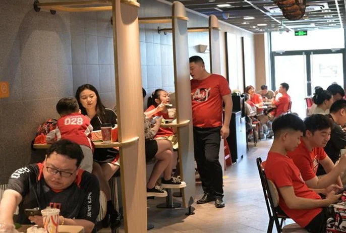 五一消费热观察⑧｜火！“金牌球市”叠加五一假期，商家直呼忙不过来相关图六
