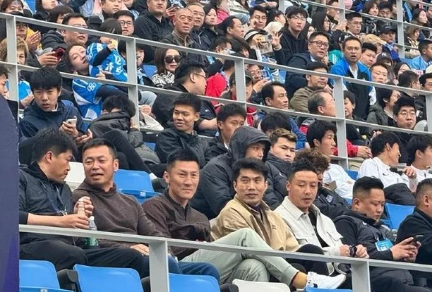 0-2！大连队3分钟丢2球，中后卫组合漏洞百出，主场首败不可避免相关图二
