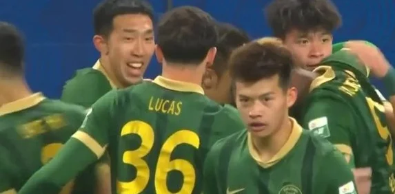2-0！中超领头羊杀疯了：面对前6名获4胜1平+9轮不败，冠军最热门