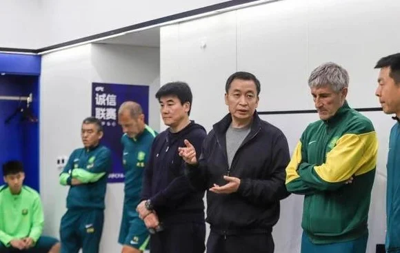 话题 | 国安基本拿下该拿的分数 这才是冲冠球队必须的样子相关图二