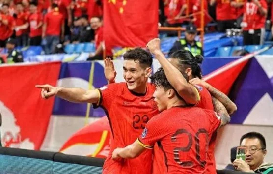 祝贺国足，感谢日本，一场0-2因祸得福，形势反转，拿10分也出线
