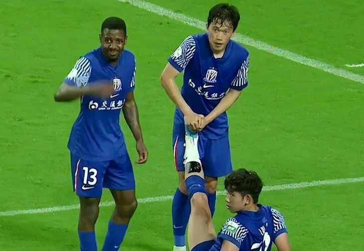 3-1！申花5分钟2球力克梅州重返榜首，18岁刘诚宇中超处子球相关图四