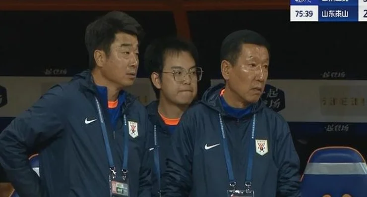 1平3负丢11球！崔康熙一席话有深意，3大原因，他不会主动离队？相关图三