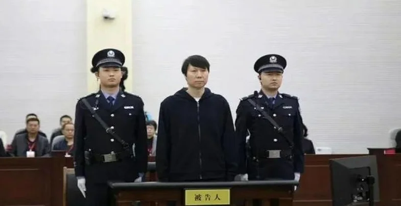 从李铁伏法想到汽车：别等红牌之后，才想起规则