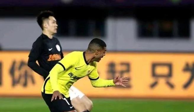 青岛海牛3-0完胜长春亚泰，迎来赛季首胜相关图六