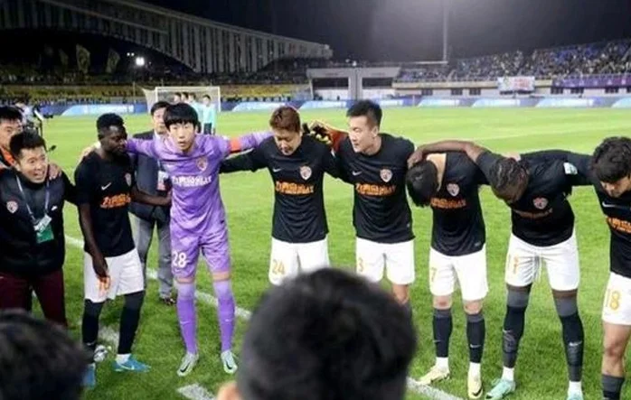 青岛海牛3-0完胜长春亚泰，迎来赛季首胜相关图四