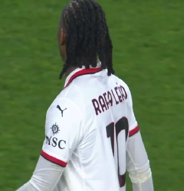 2-1后！AC米兰差前四6分，死磕博洛尼亚+罗马，或帮尤文进欧冠相关图二