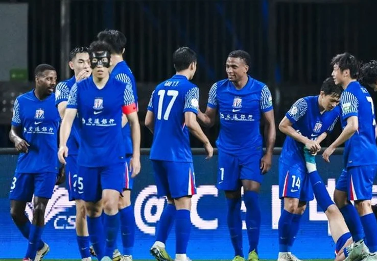 一场3-1让榜首易主，中超豪强狂揽26分登顶，18岁天才进球立大功