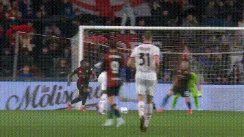 2-1后！AC米兰差前四6分，死磕博洛尼亚+罗马，或帮尤文进欧冠相关图三