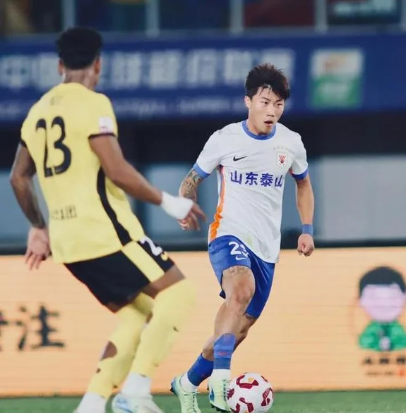 他是泰山输球夜唯一亮点！全场狂射5脚 赛后采访差点哭了相关图六