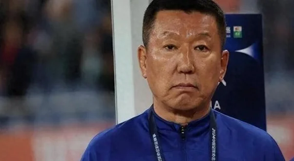 23点17分！山东泰山正式官宣，2比3不敌云南，赛后崔康熙怒怼记者相关图二
