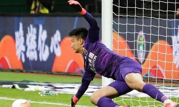 东体：早在2019年，陈威就随U22国足征战土伦杯并获得最佳门将