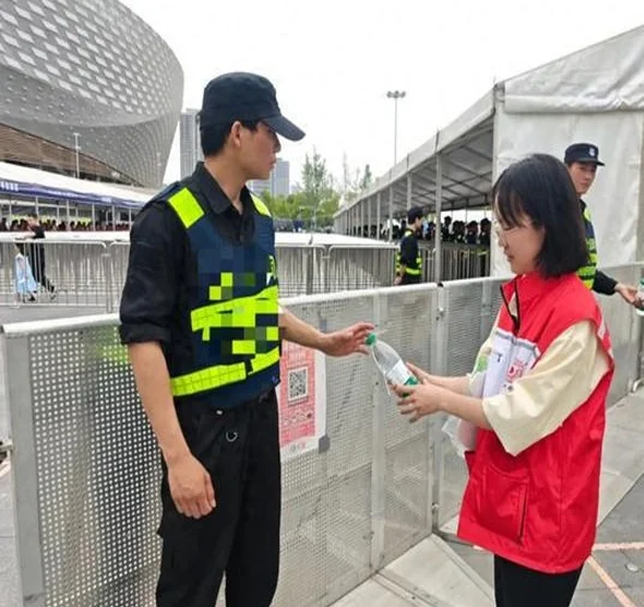 “金牌球市”再现，在“最美入场通道”致敬劳动者