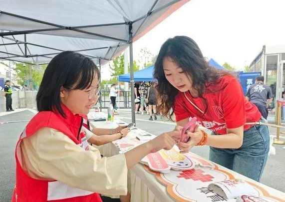 “金牌球市”再现，在“最美入场通道”致敬劳动者相关图五