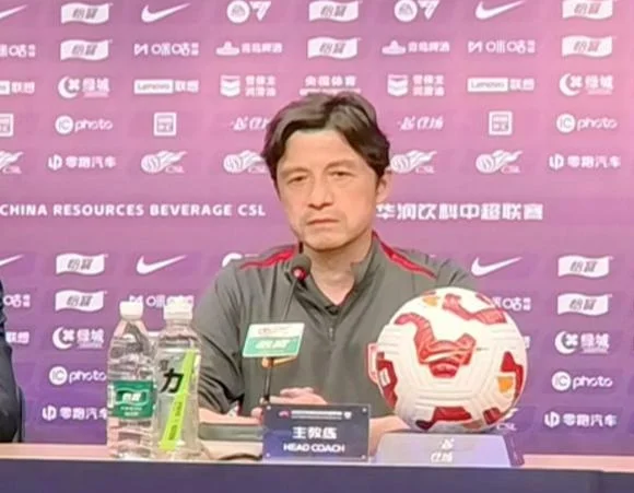 博主：谢晖不想玩“大哥足球”，效仿欧洲职业教练但能力不足