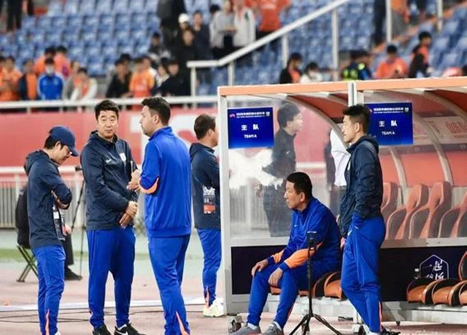 鲁媒：强强对话难求一胜，崔康熙已无力在技战术层面提升球队上限