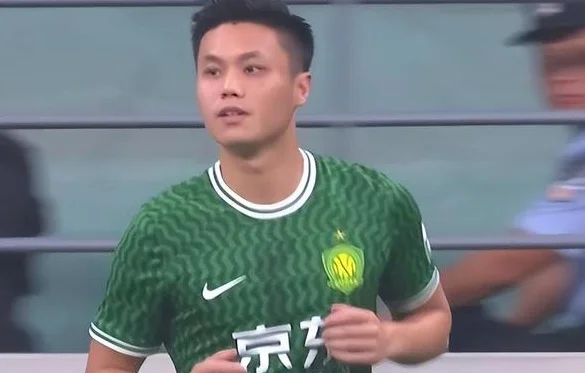 10轮坐穿板凳！昔日国足希望之星惨遭塞蒂恩无视，沦为中超多余人相关图四