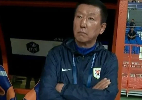 崔康熙暂不下课！多位记者：他明天带队踢浙江 泰山高层存3大顾虑