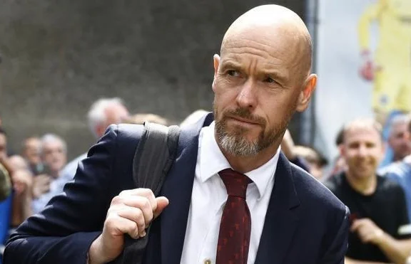 内维尔觉得滕哈赫也许适合瓦伦西亚，多特蒙德可以考察索圣相关图四