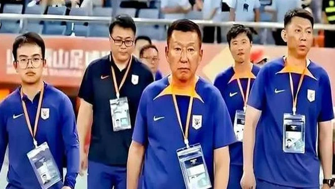 没谈成，崔康熙继续留任指挥比赛，泰山俱乐部财务迷雾待解