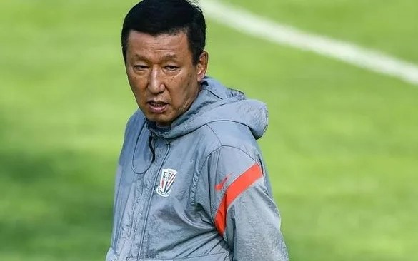 泰山队近期成绩低迷，球迷用“脚”投票，习惯躺平的俱乐部慌了相关图四