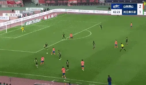 泰山队4-2逆转浙江，瓦科戴帽救主，王钰栋独进两球让泰山羡慕相关图三