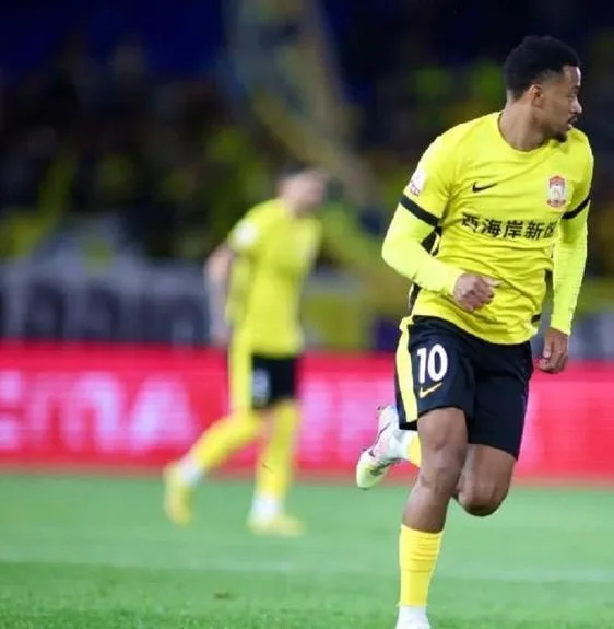 4-0！18岁新星连场破门，米内罗水货变神锋！上海申花继续领跑相关图三