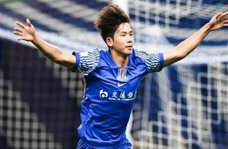 随着申花4-0，泰山4-2浙江，中超积分榜更新，前两名积分相同相关图二