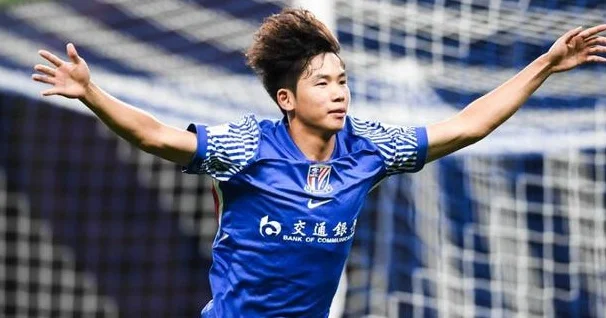 米内罗独造3球，18岁小将连场破门，上海申花4-0大胜青岛西海岸！相关图二