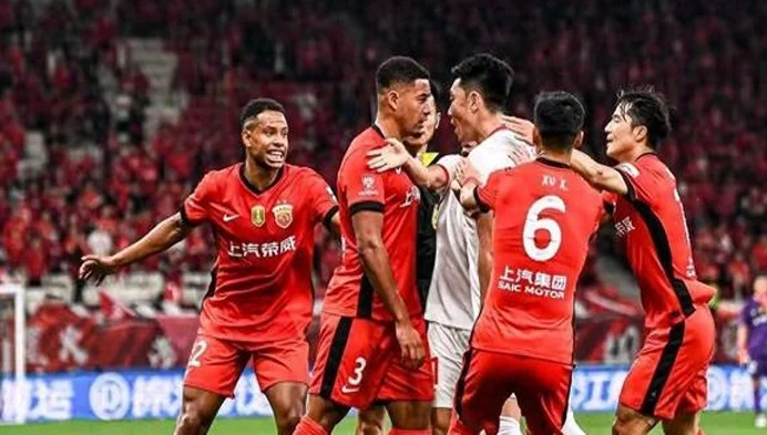 中超上海海港3-1逆转青岛海牛 海港距榜首只差3分相关图五
