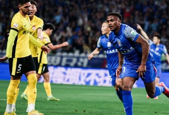 一场4-0踢出中超惨案，领头羊踢疯了，邵佳一不敢相信相关图三