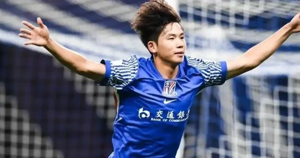 国安队3-1，申花4-0，蓉城4-0，中超争冠形势：泰山队成背景板相关图三