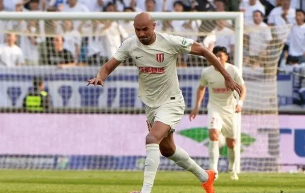 4-0！同分，蓉城申花并驾齐驱！队内第一射手，韦世豪比外援还强相关图二