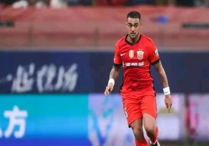 中超上海海港3-1逆转青岛海牛 海港距榜首只差3分相关图四