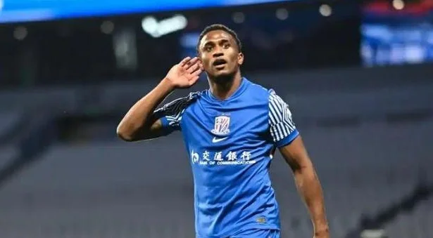 随着申花4-0，泰山4-2浙江，中超积分榜更新，前两名积分相同