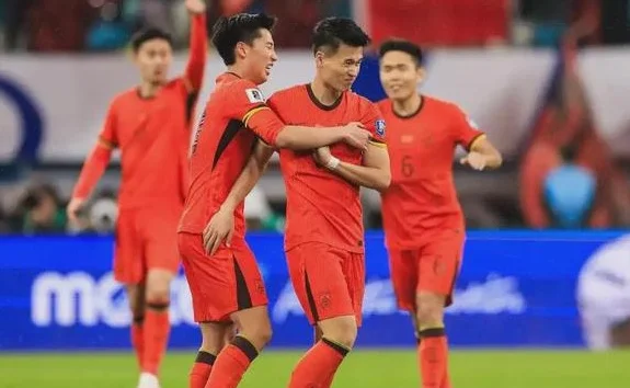 国足人才井喷！4人中超大爆发，张玉宁、拜合拉木或让位？相关图三