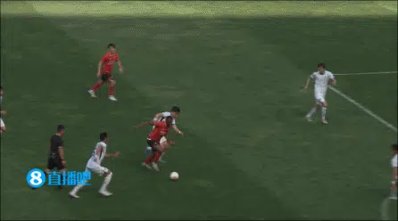 半场-辽宁铁人1-0大连鲲城 臧一锋5分钟头球破门鲲城0射正