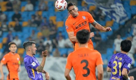 一场0-1让于根伟备受打击，爆冷输给升班马，换了5人都没用