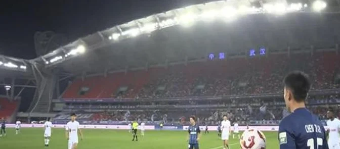 从2-0到2-2！大连队受争议判罚，到手的鸭子飞了，5分钟丢2球相关图三