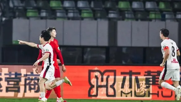 申花、蓉城：争冠惨烈竞争，逼出两场四球大胜相关图六