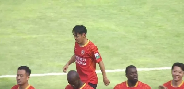 豪取6连胜甩开对手，辽宁铁人2-1大连鲲城 姆本扎挑射 栗鹏送乌龙相关图二