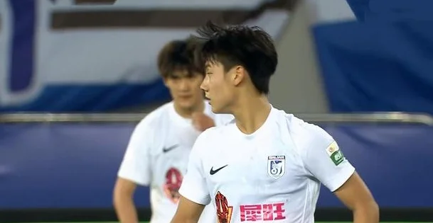 2-2，大连英博被连追两球客场不胜，补时争议点球 毛伟杰中超首球相关图二