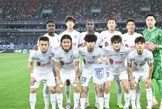 从2-0到2-2！大连队受争议判罚，到手的鸭子飞了，5分钟丢2球