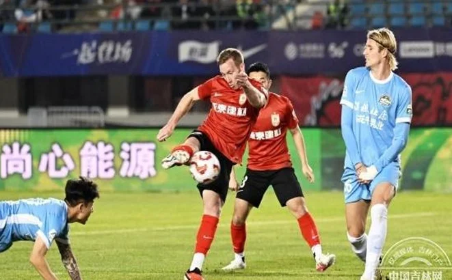 河南客场1-0亚泰终结三连败 亚泰“坐实”副班长相关图三