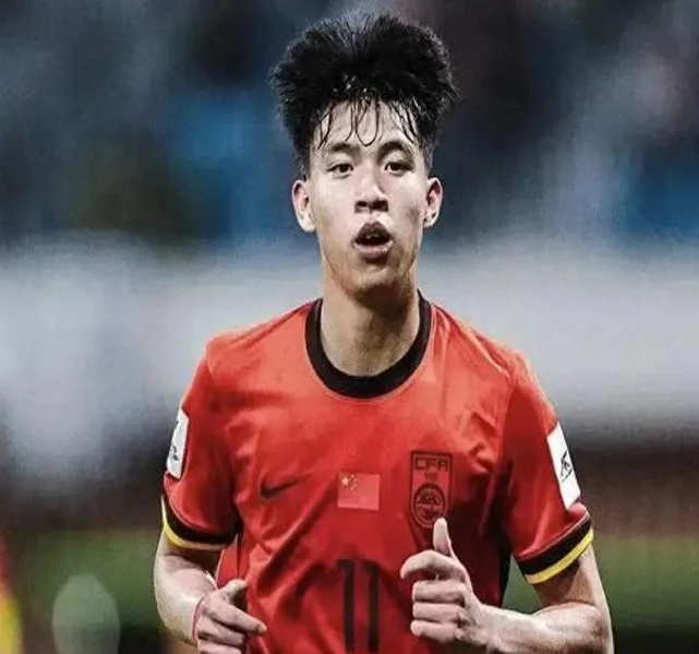 风格模板孙兴慜！世预赛国足对印尼生死战，王钰栋有机会挑大梁相关图二