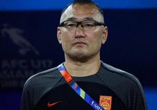 足球报谈上村健一引发国字号洋帅争议：需预案，无需心有余悸