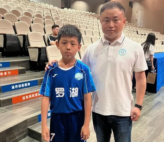 深疆携手共筑校园足球梦：罗湖区与乌鲁木齐经开区为足球少年搭建交流平台相关图八